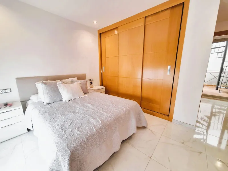 Penthouse for sale in the El Pinillo area, close to all services, schools, supermarkets, etc.