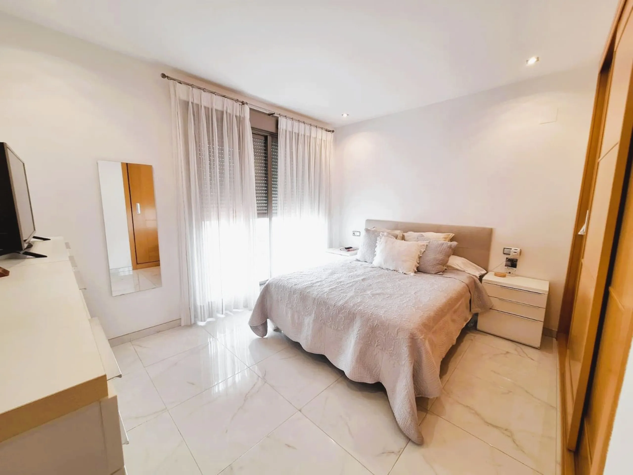Penthouse for sale in the El Pinillo area, close to all services, schools, supermarkets, etc.