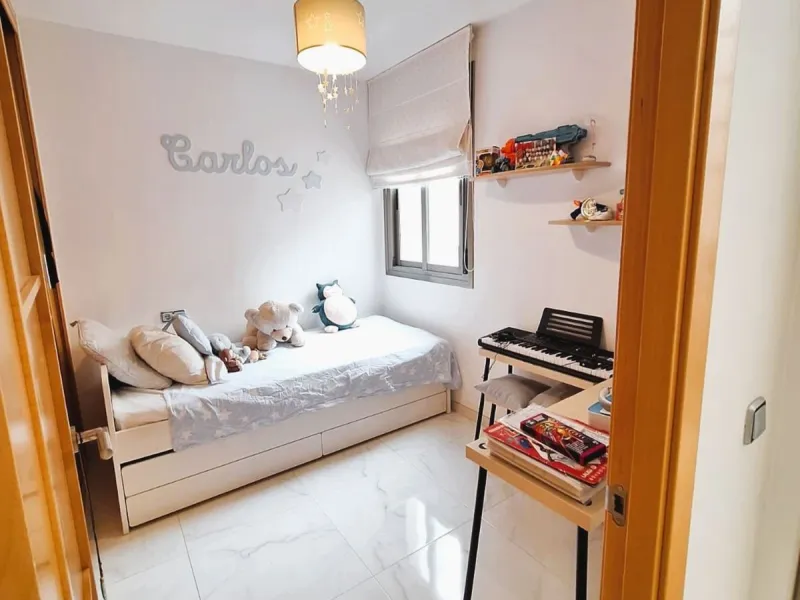Penthouse for sale in the El Pinillo area, close to all services, schools, supermarkets, etc.