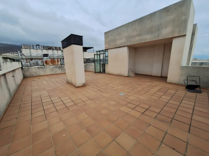 Penthouse for sale in the El Pinillo area, close to all services, schools, supermarkets, etc.