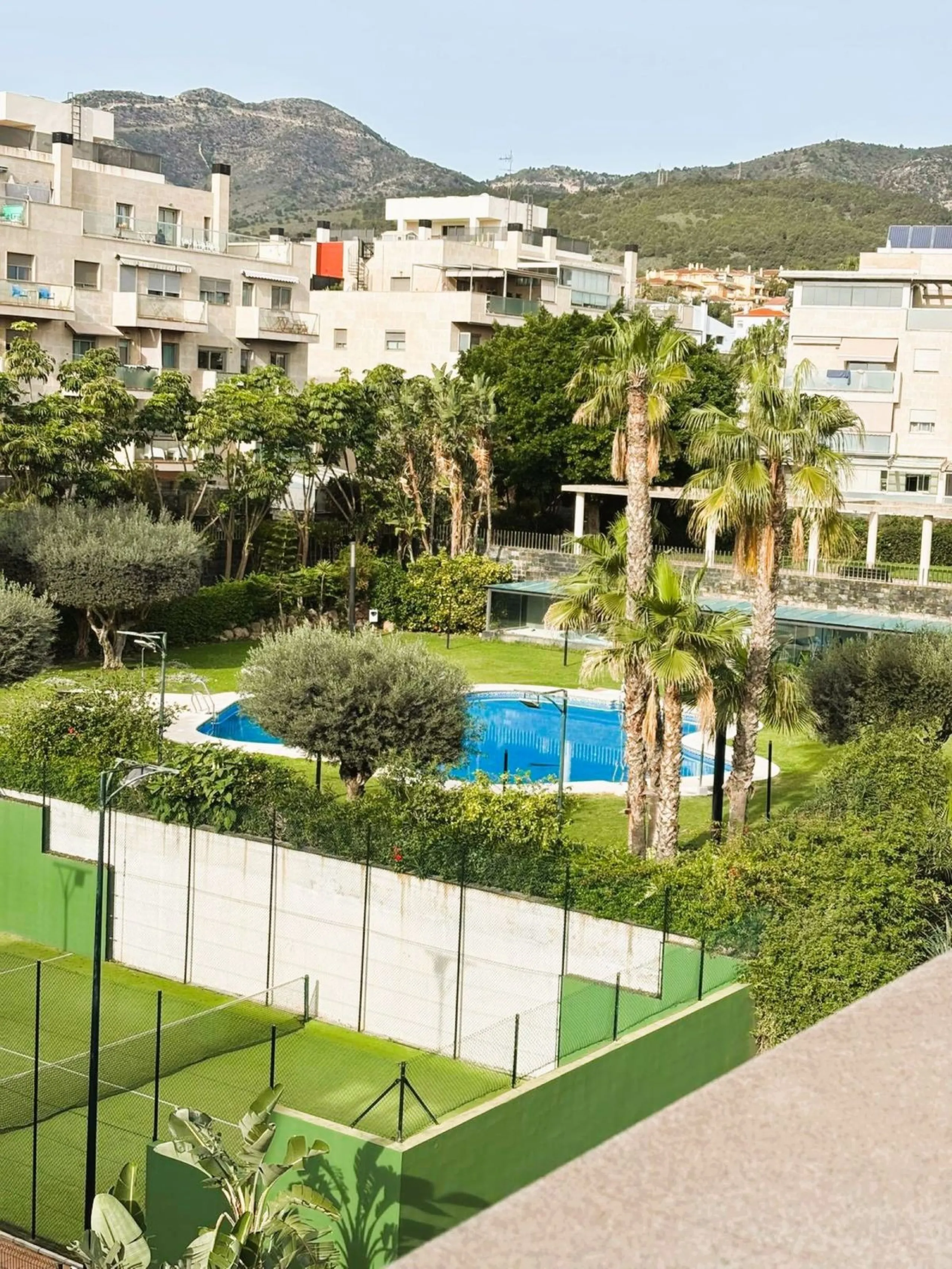 Penthouse for sale in the El Pinillo area, close to all services, schools, supermarkets, etc.
