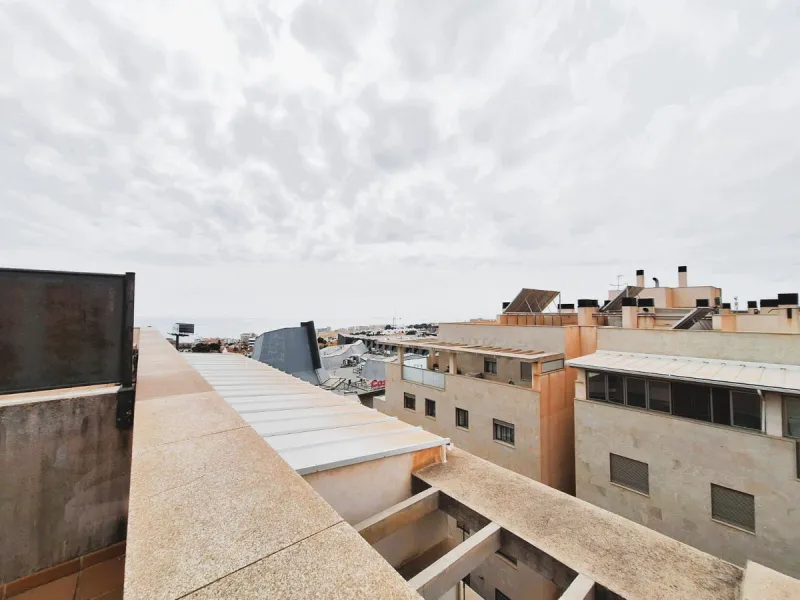 Penthouse for sale in the El Pinillo area, close to all services, schools, supermarkets, etc.