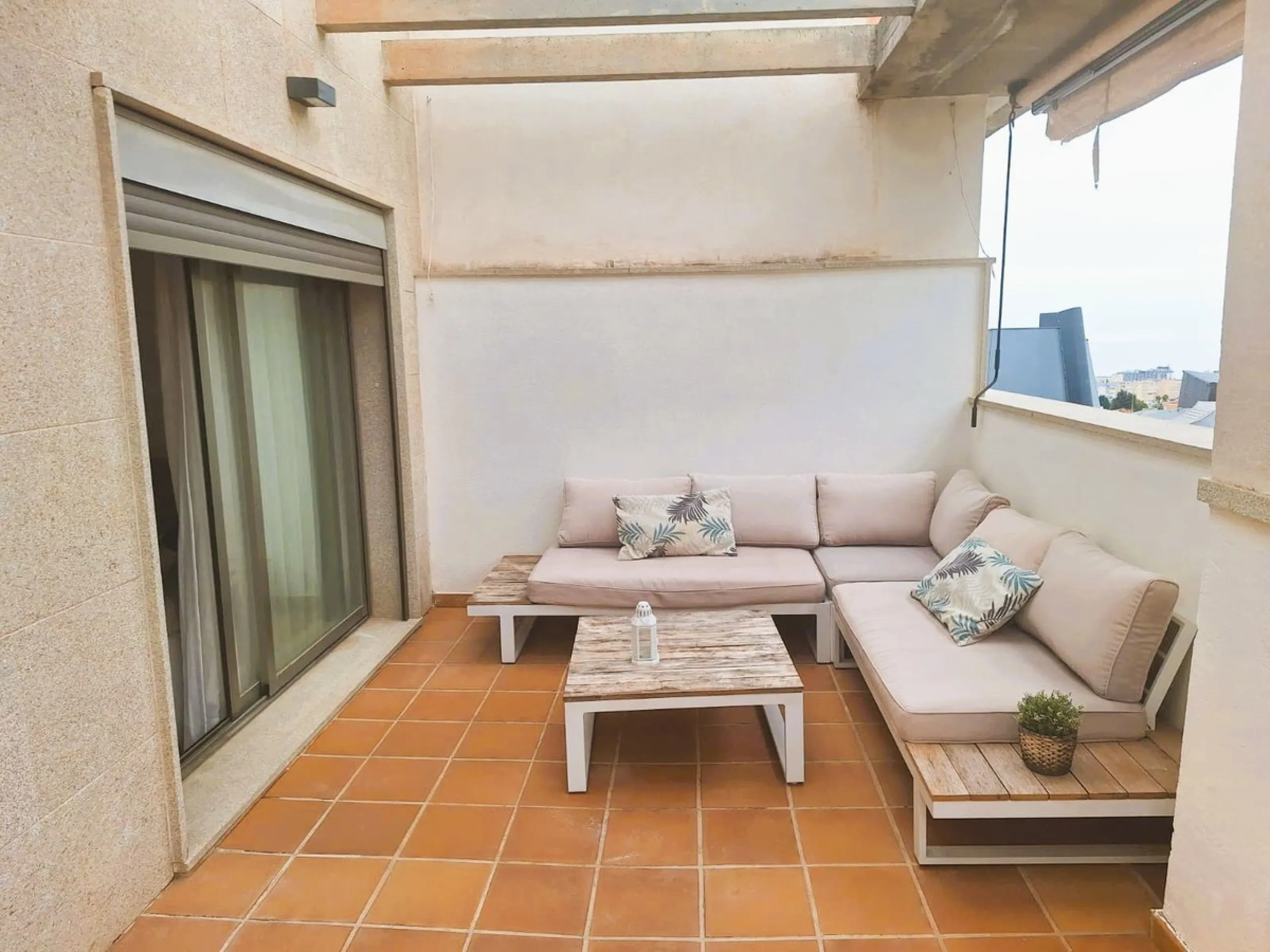 Penthouse for sale in the El Pinillo area, close to all services, schools, supermarkets, etc.