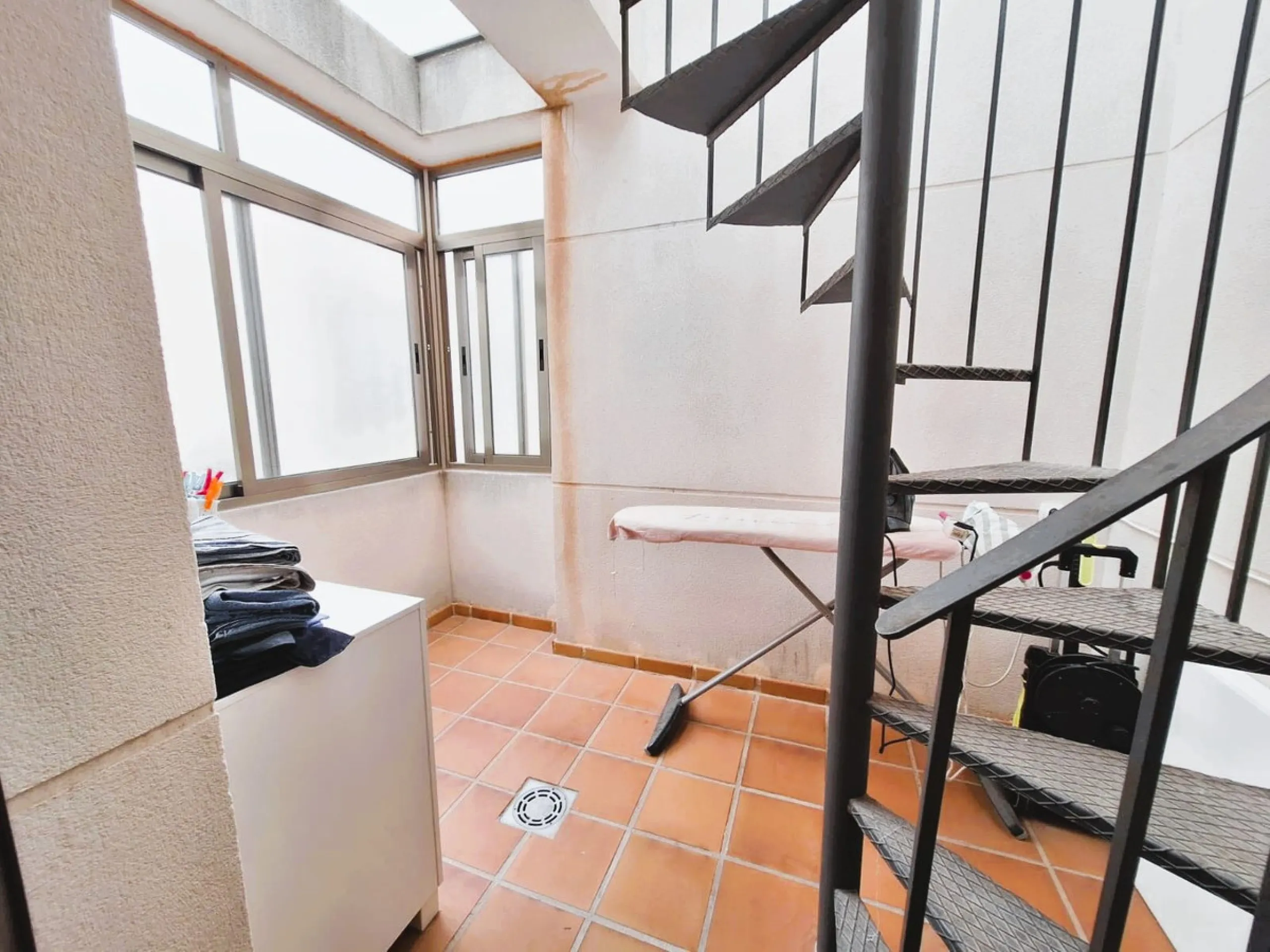 Penthouse for sale in the El Pinillo area, close to all services, schools, supermarkets, etc.