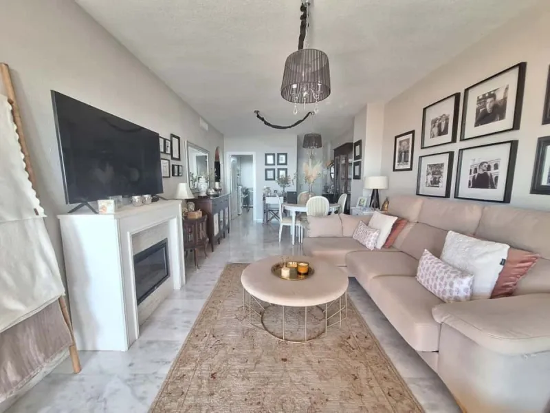 Beautiful property for sale in the Reserva area of Marbella, in impeccable condition, very bright and sunny all day long! Urbanisation with large communal gardens, communal swimming pools and very well maintained.