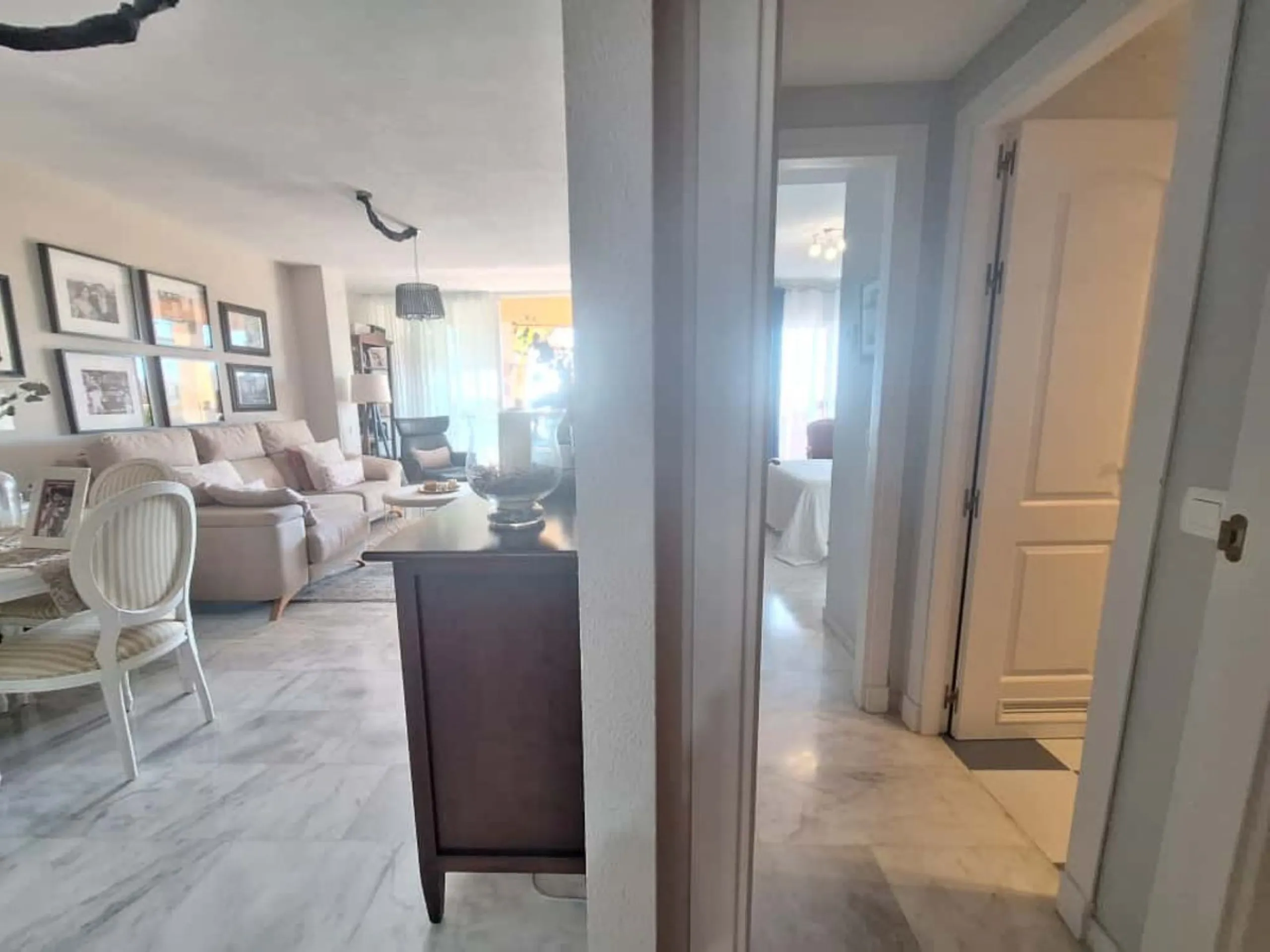 Beautiful property for sale in the Reserva area of Marbella, in impeccable condition, very bright and sunny all day long! Urbanisation with large communal gardens, communal swimming pools and very well maintained.
