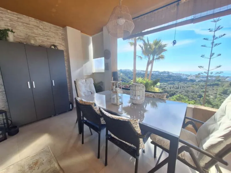 Beautiful property for sale in the Reserva area of Marbella, in impeccable condition, very bright and sunny all day long! Urbanisation with large communal gardens, communal swimming pools and very well maintained.