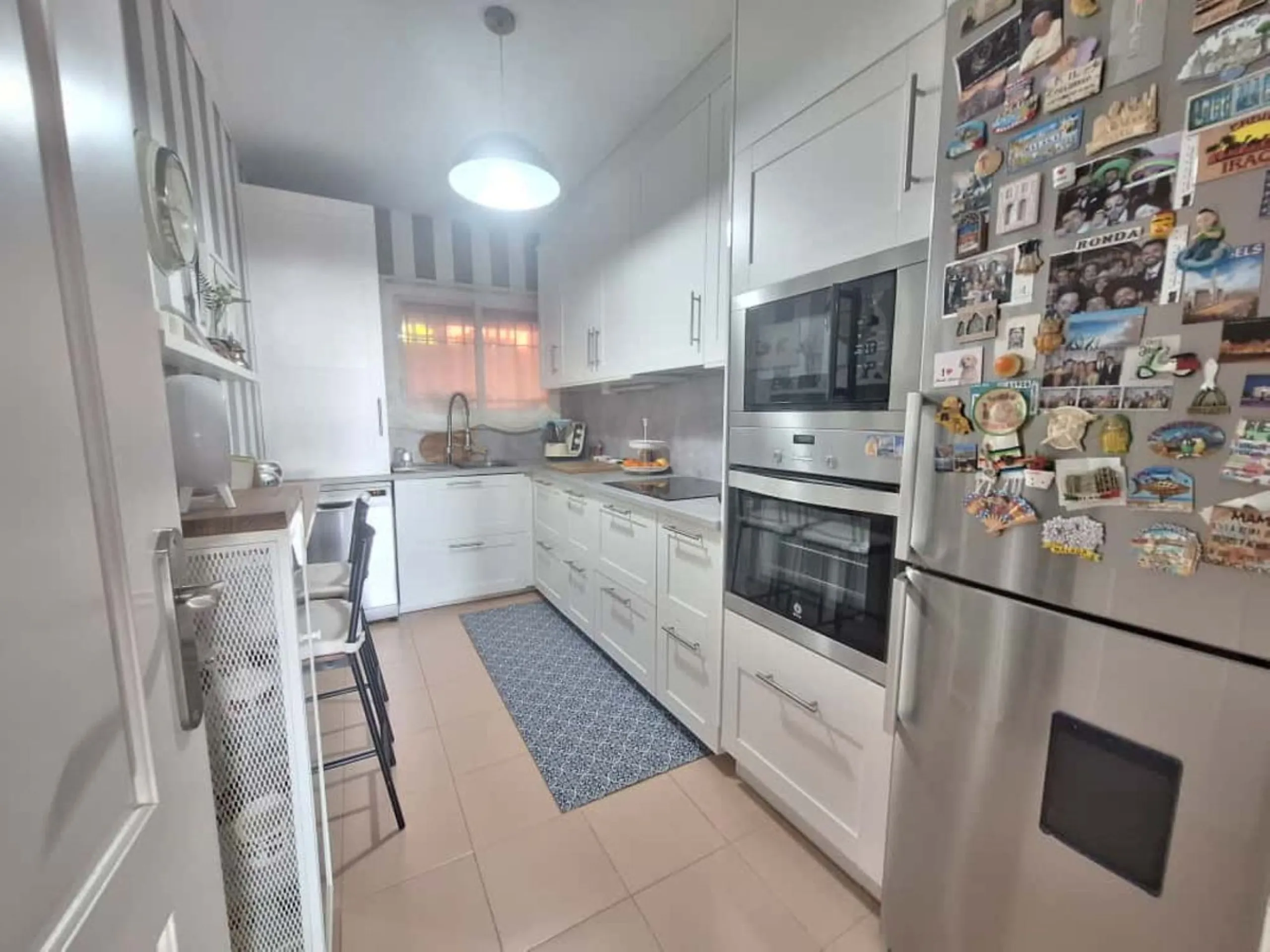 Beautiful property for sale in the Reserva area of Marbella, in impeccable condition, very bright and sunny all day long! Urbanisation with large communal gardens, communal swimming pools and very well maintained.