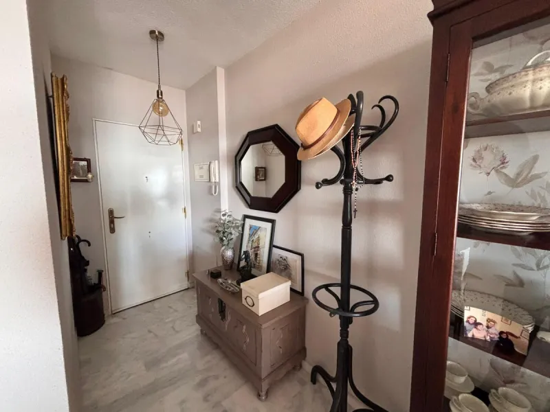 Beautiful property for sale in the Reserva area of Marbella, in impeccable condition, very bright and sunny all day long! Urbanisation with large communal gardens, communal swimming pools and very well maintained.