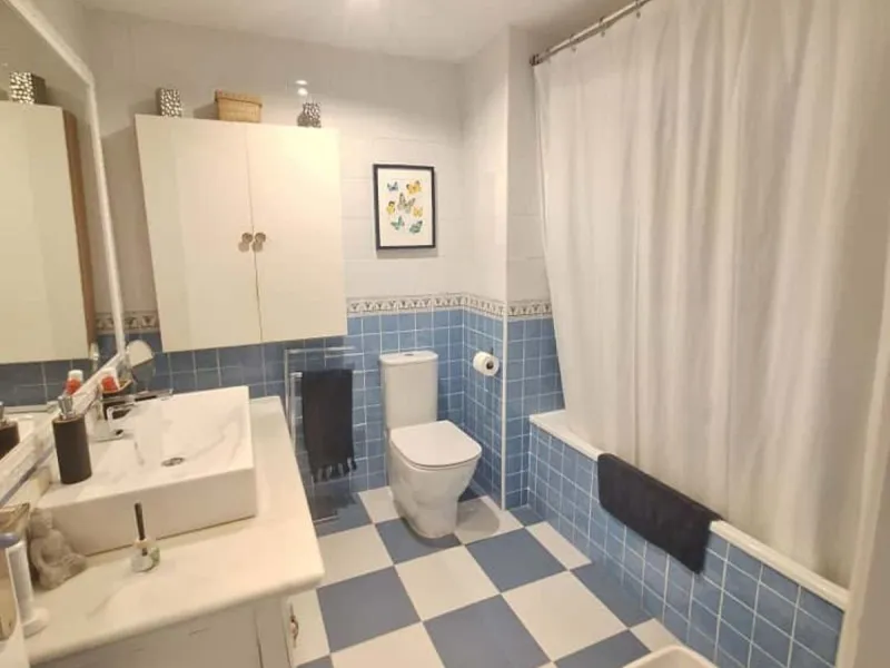 Beautiful property for sale in the Reserva area of Marbella, in impeccable condition, very bright and sunny all day long! Urbanisation with large communal gardens, communal swimming pools and very well maintained.