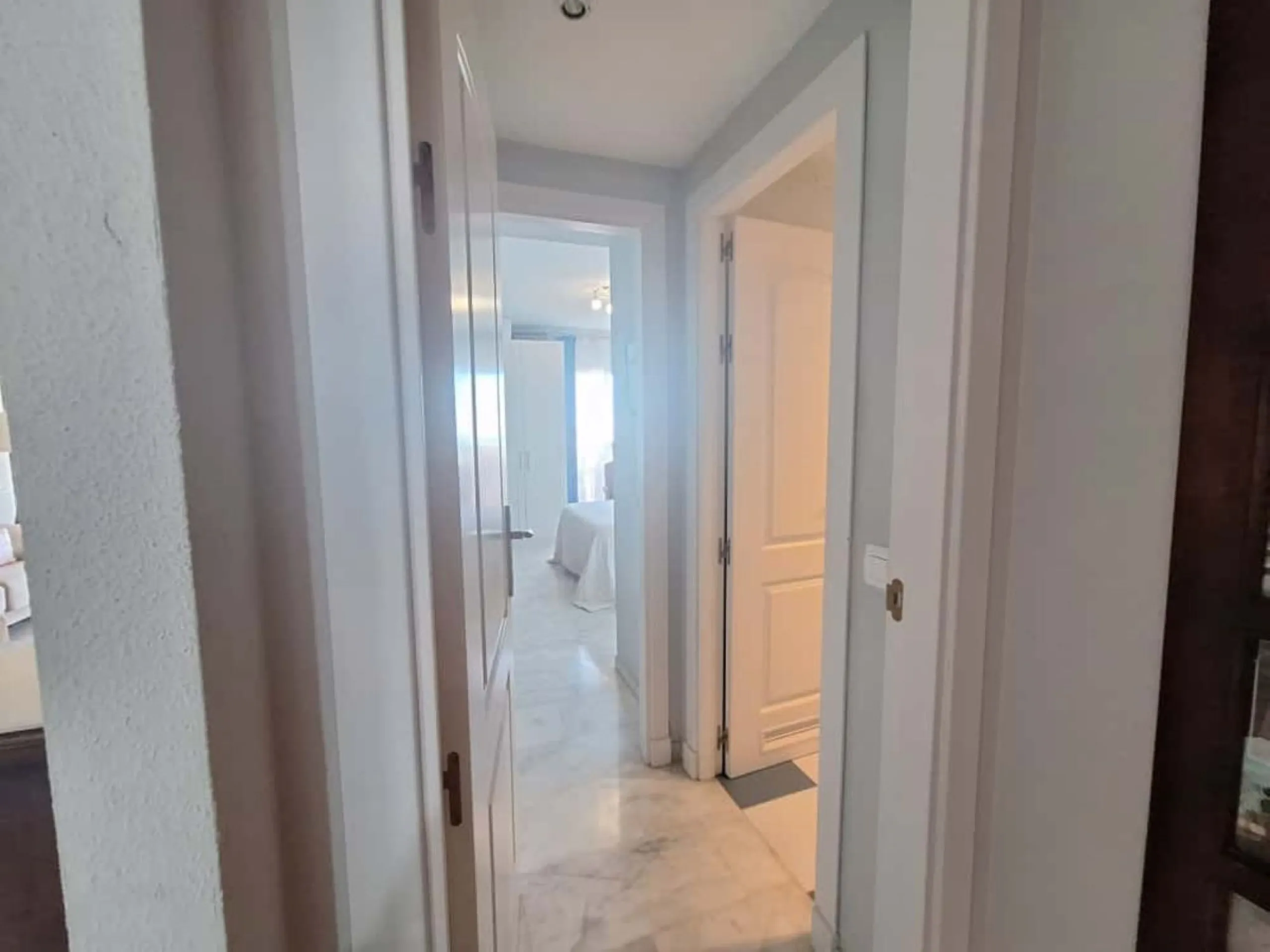 Beautiful property for sale in the Reserva area of Marbella, in impeccable condition, very bright and sunny all day long! Urbanisation with large communal gardens, communal swimming pools and very well maintained.