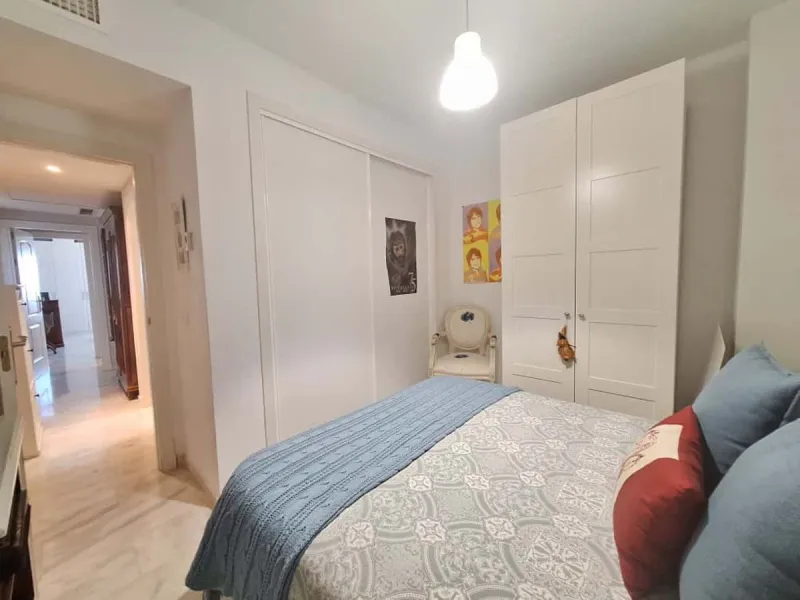 Beautiful property for sale in the Reserva area of Marbella, in impeccable condition, very bright and sunny all day long! Urbanisation with large communal gardens, communal swimming pools and very well maintained.