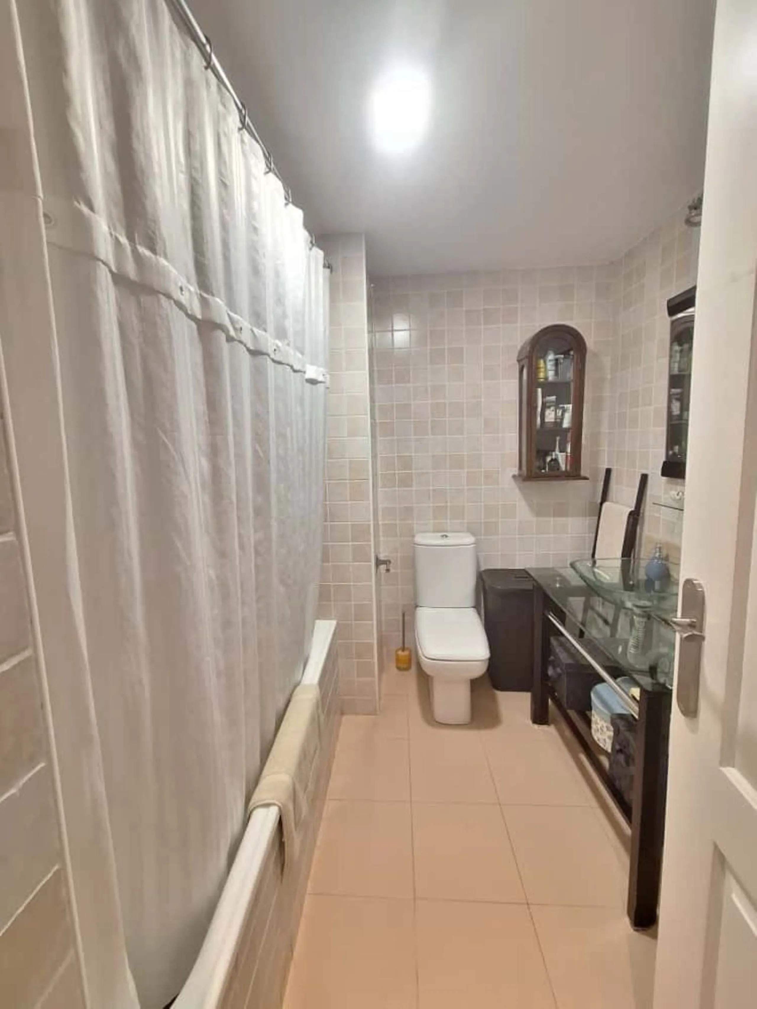 Beautiful property for sale in the Reserva area of Marbella, in impeccable condition, very bright and sunny all day long! Urbanisation with large communal gardens, communal swimming pools and very well maintained.