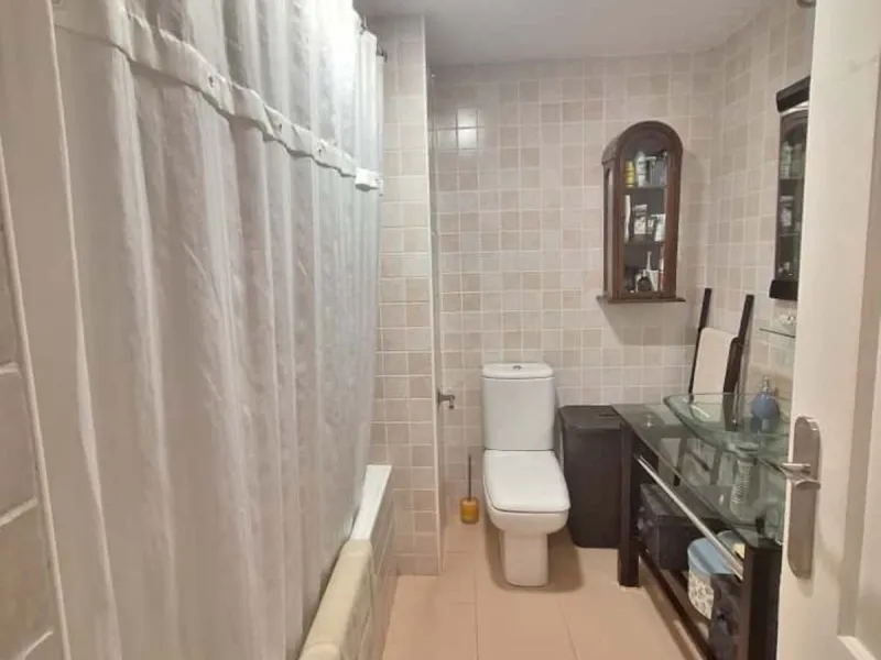 Beautiful property for sale in the Reserva area of Marbella, in impeccable condition, very bright and sunny all day long! Urbanisation with large communal gardens, communal swimming pools and very well maintained.