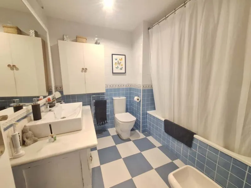 Beautiful property for sale in the Reserva area of Marbella, in impeccable condition, very bright and sunny all day long! Urbanisation with large communal gardens, communal swimming pools and very well maintained.