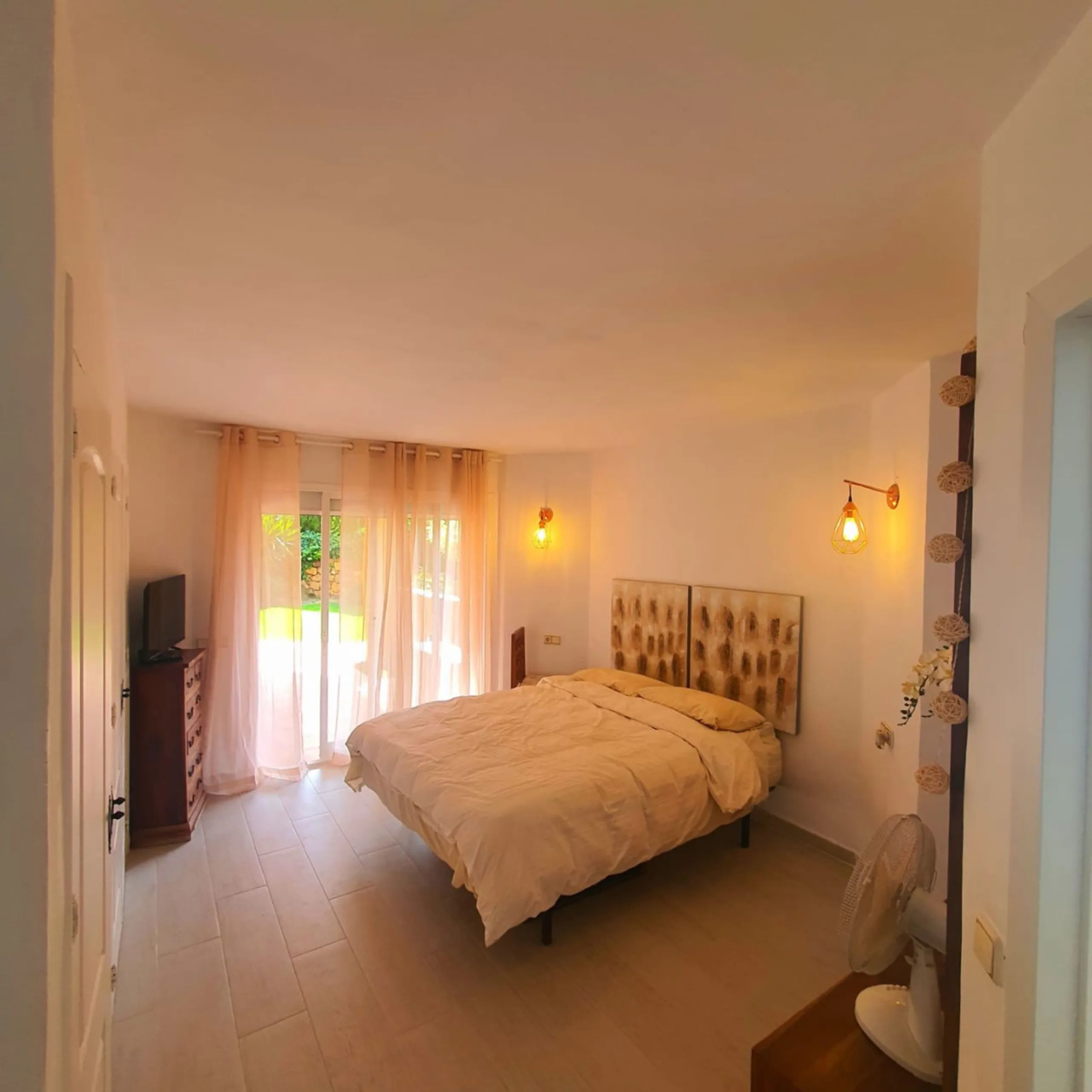 Apartment - Ground Floor Apartment в продаже в Mijas, Málaga. В доме 4 спален и 4 ванных комнат. Площадь дома 200 м²