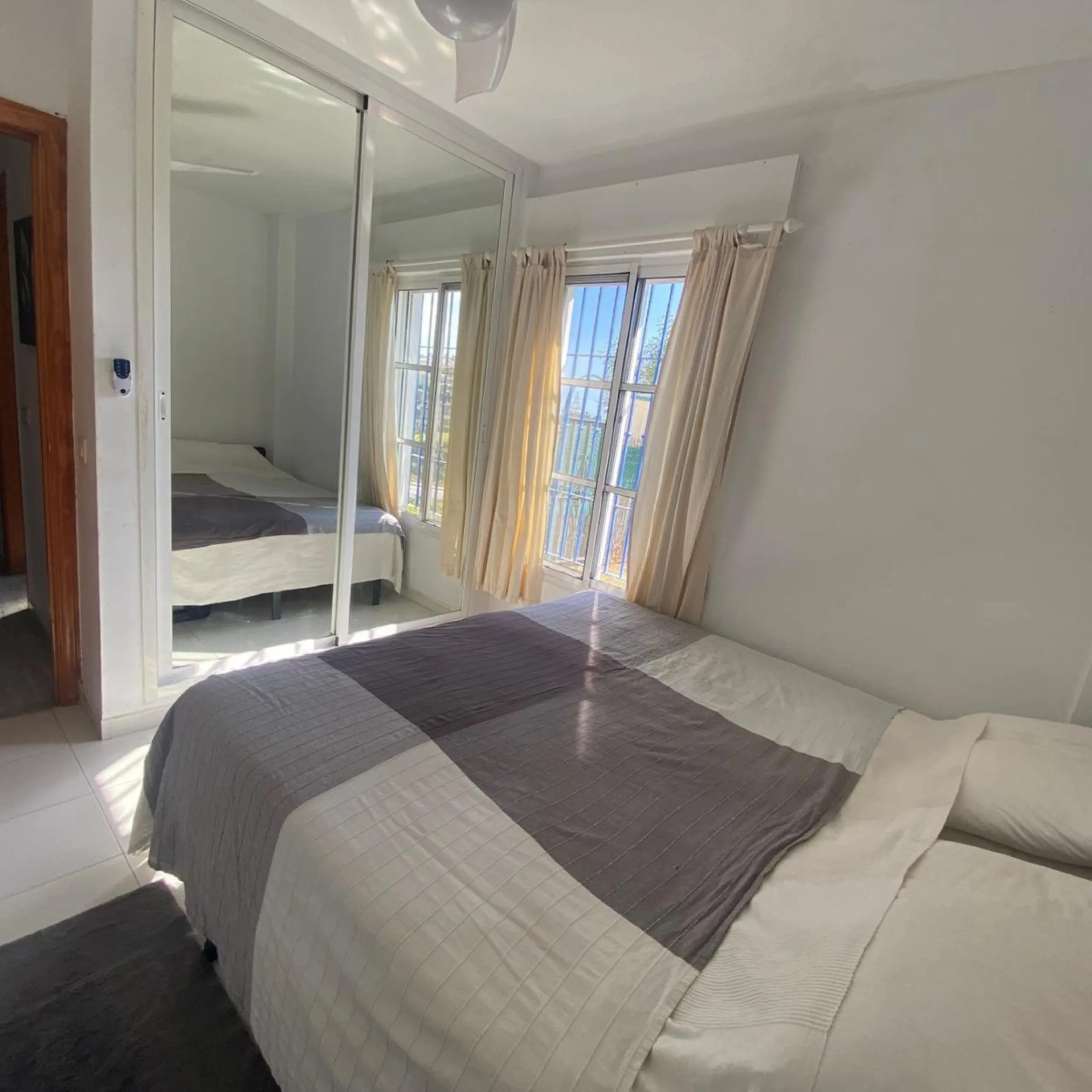 Charming ground floor corner apartment with private garden and direct access to nature and the beach, located just a four-minute walk from El Charcón Beach. This property stands out for its privacy, outdoor space and the relaxed coastal lifestyle it offer