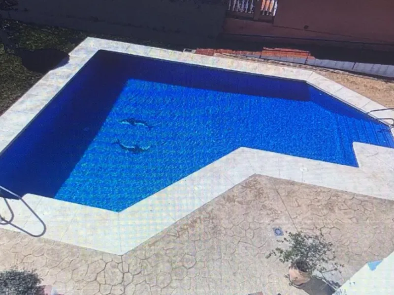 Charming ground floor corner apartment with private garden and direct access to nature and the beach, located just a four-minute walk from El Charcón Beach. This property stands out for its privacy, outdoor space and the relaxed coastal lifestyle it offer