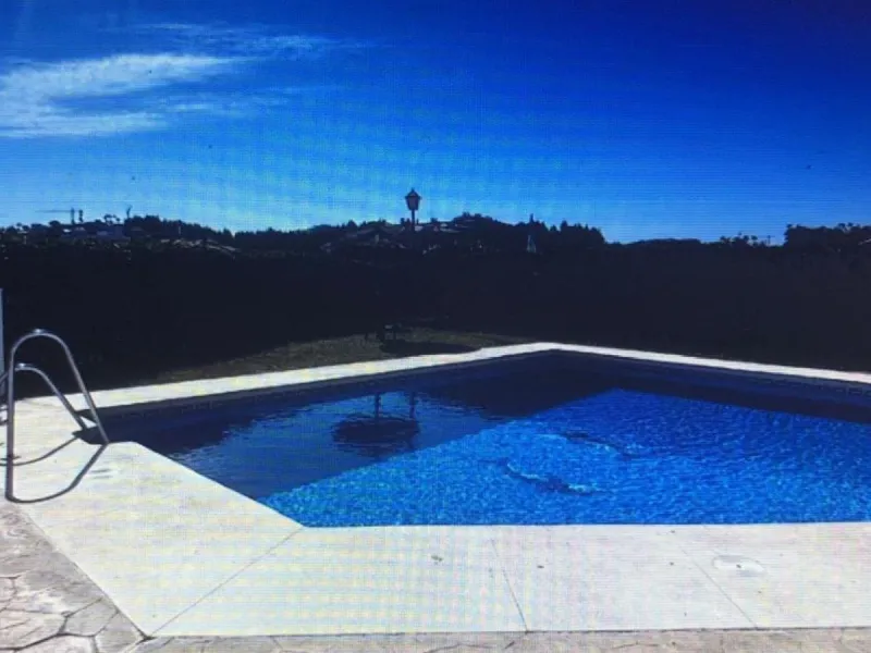 Charming ground floor corner apartment with private garden and direct access to nature and the beach, located just a four-minute walk from El Charcón Beach. This property stands out for its privacy, outdoor space and the relaxed coastal lifestyle it offer