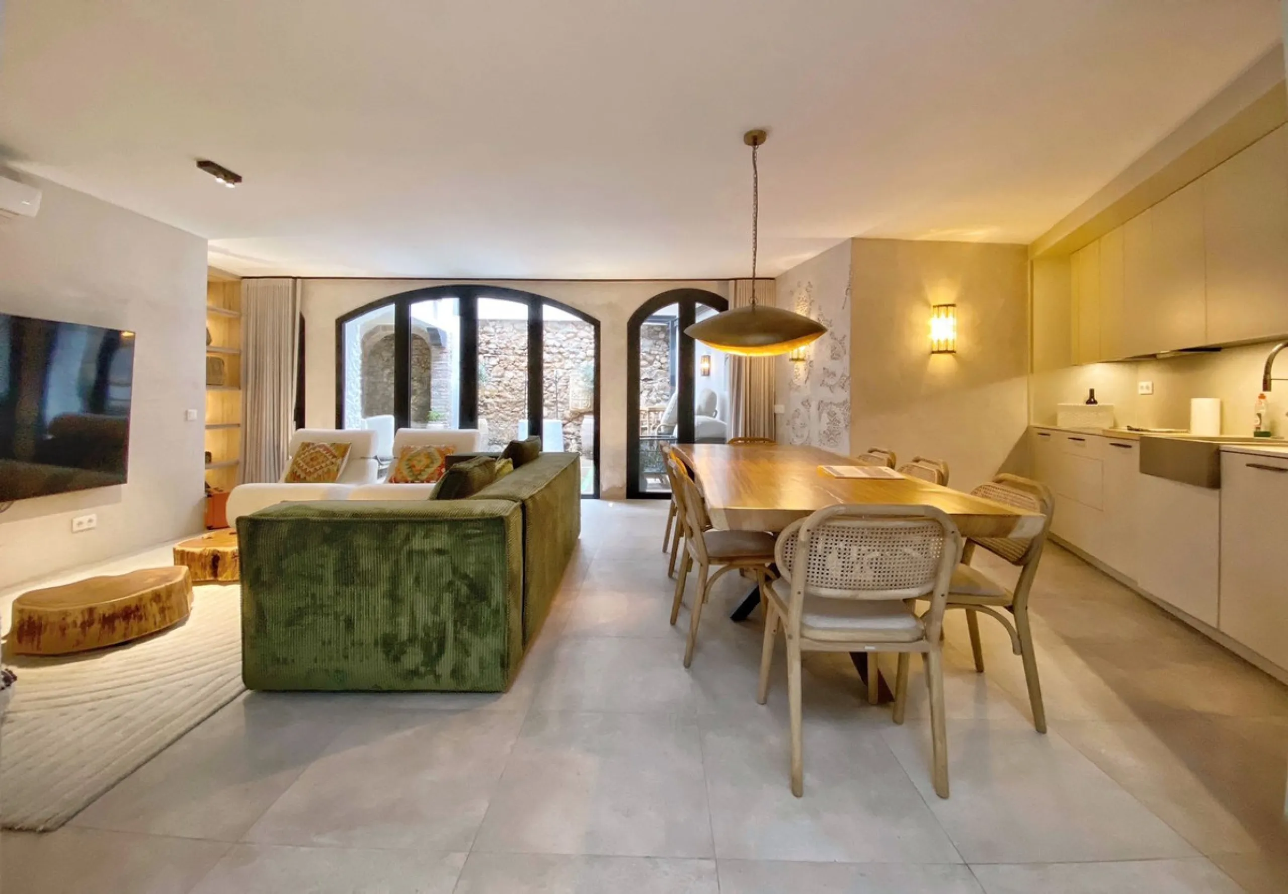 House - Townhouse в продаже в Marbella, Málaga. В доме 5 спален и 6 ванных комнат. Площадь дома 181 м². Площадь участка 118 м²
