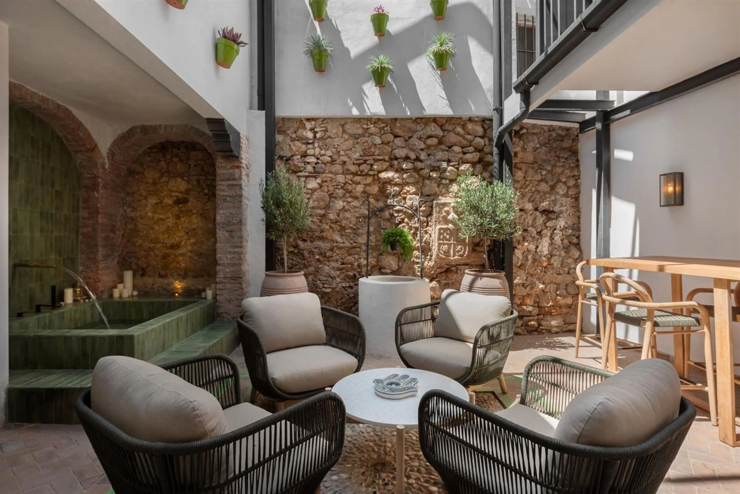 House - Townhouse в продаже в Marbella, Málaga. В доме 5 спален и 6 ванных комнат. Площадь дома 181 м². Площадь участка 118 м²