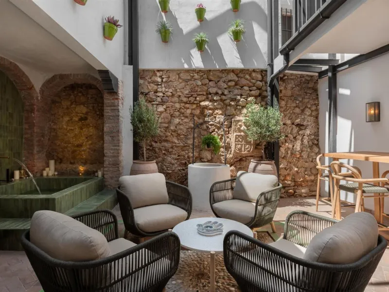 House - Townhouse в продаже в Marbella, Málaga. В доме 5 спален и 6 ванных комнат. Площадь дома 181 м². Площадь участка 118 м²