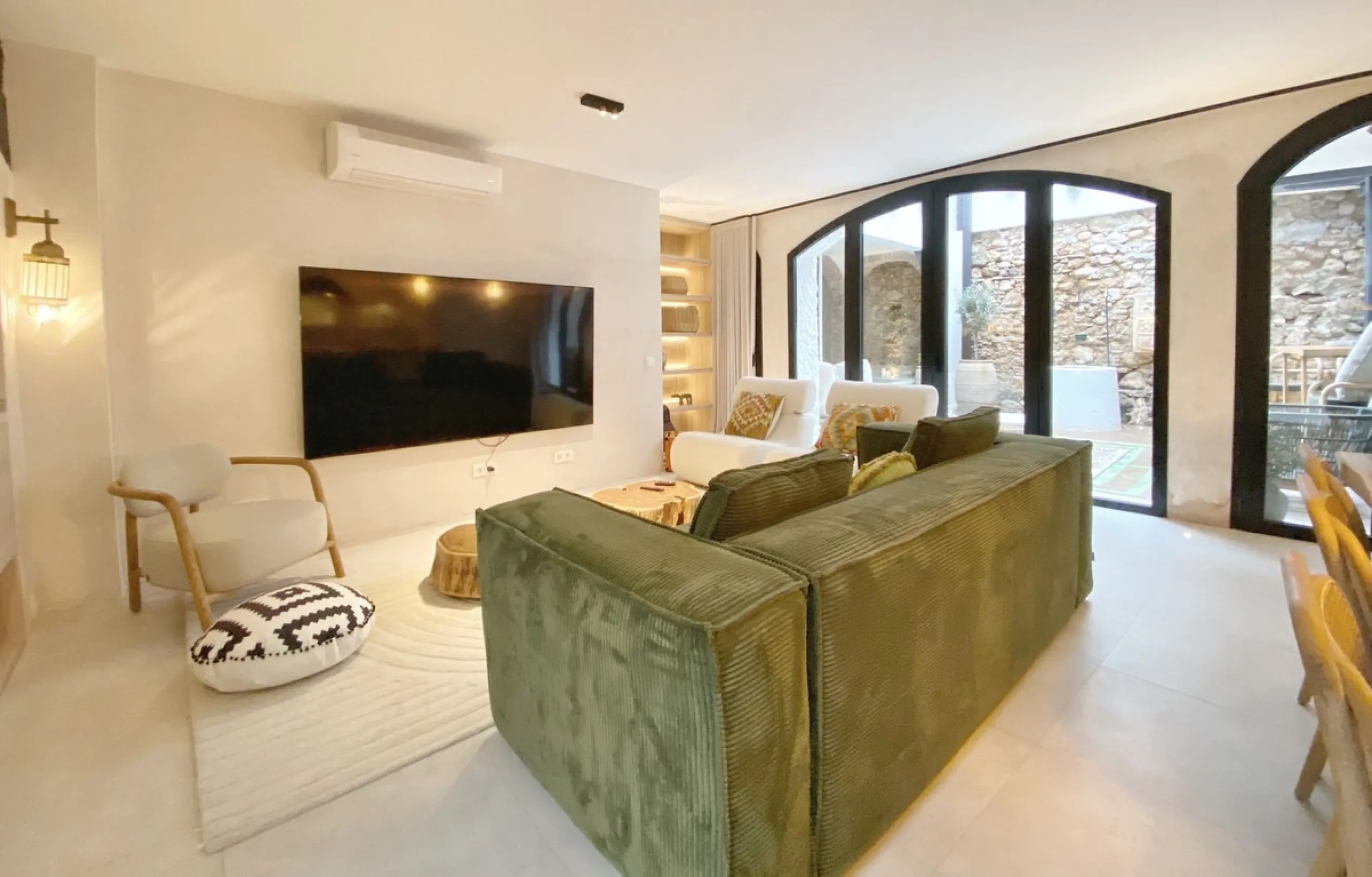 House - Townhouse в продаже в Marbella, Málaga. В доме 5 спален и 6 ванных комнат. Площадь дома 181 м². Площадь участка 118 м²