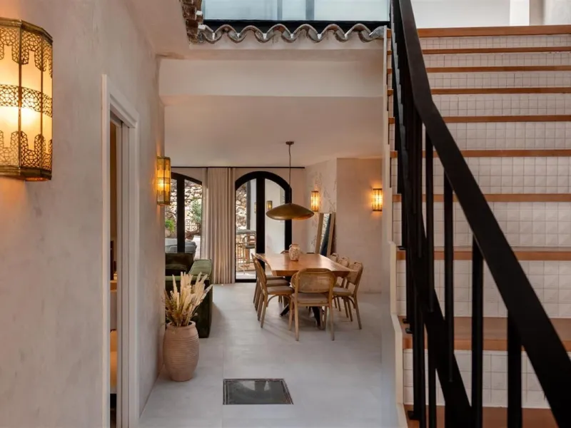House - Townhouse в продаже в Marbella, Málaga. В доме 5 спален и 6 ванных комнат. Площадь дома 181 м². Площадь участка 118 м²