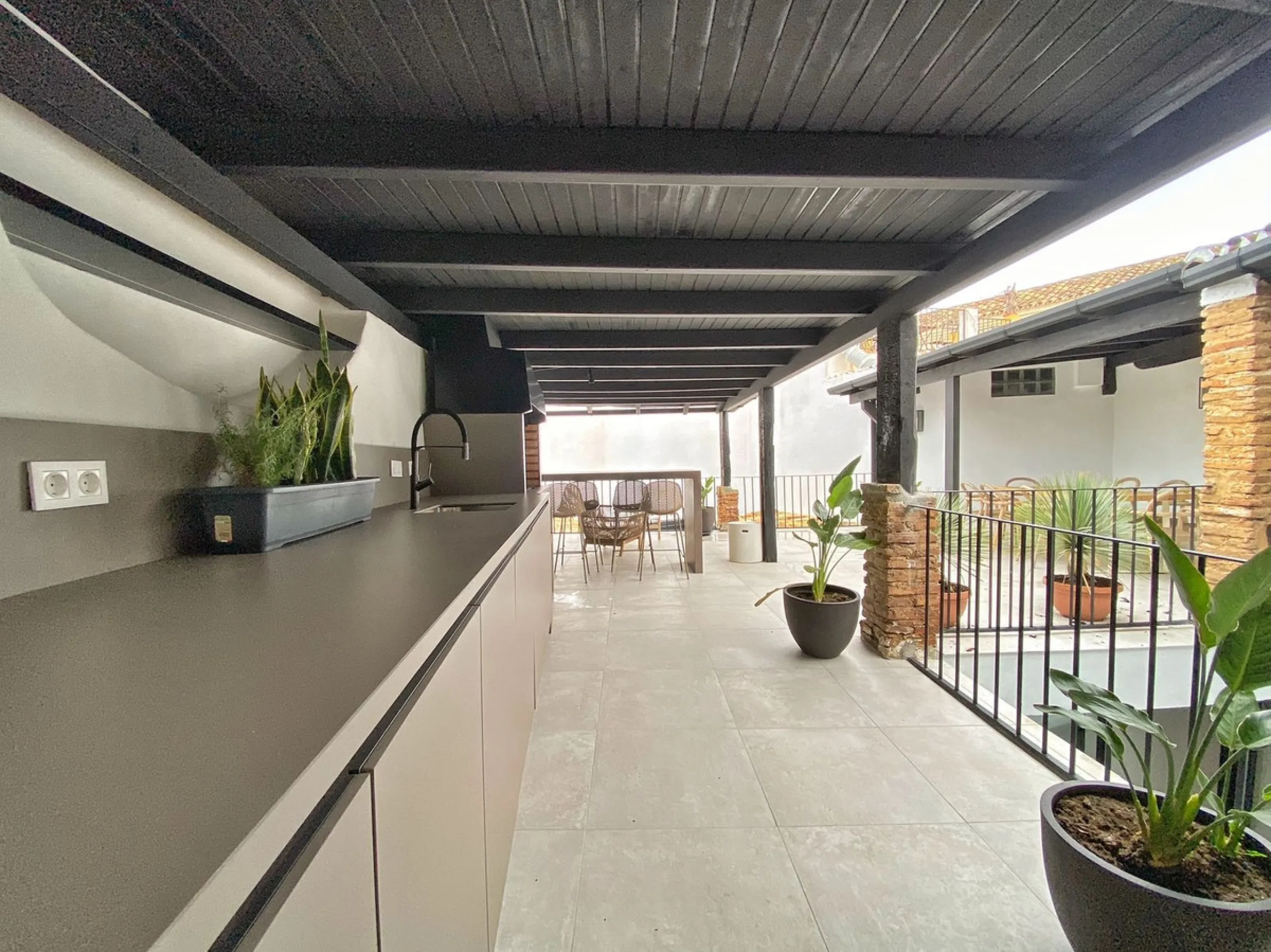 House - Townhouse в продаже в Marbella, Málaga. В доме 5 спален и 6 ванных комнат. Площадь дома 181 м². Площадь участка 118 м²