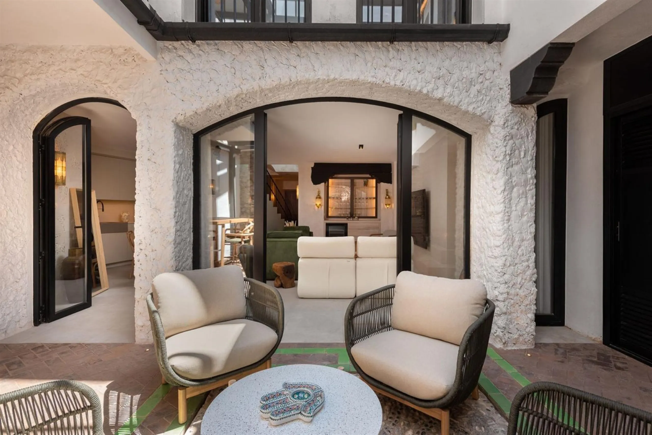 House - Townhouse в продаже в Marbella, Málaga. В доме 5 спален и 6 ванных комнат. Площадь дома 181 м². Площадь участка 118 м²