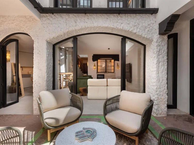 House - Townhouse в продаже в Marbella, Málaga. В доме 5 спален и 6 ванных комнат. Площадь дома 181 м². Площадь участка 118 м²
