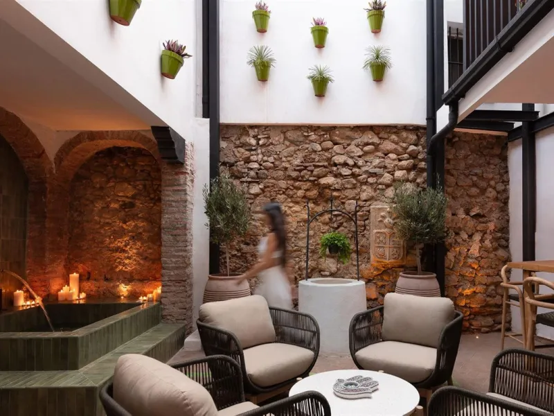 House - Townhouse в продаже в Marbella, Málaga. В доме 5 спален и 6 ванных комнат. Площадь дома 181 м². Площадь участка 118 м²