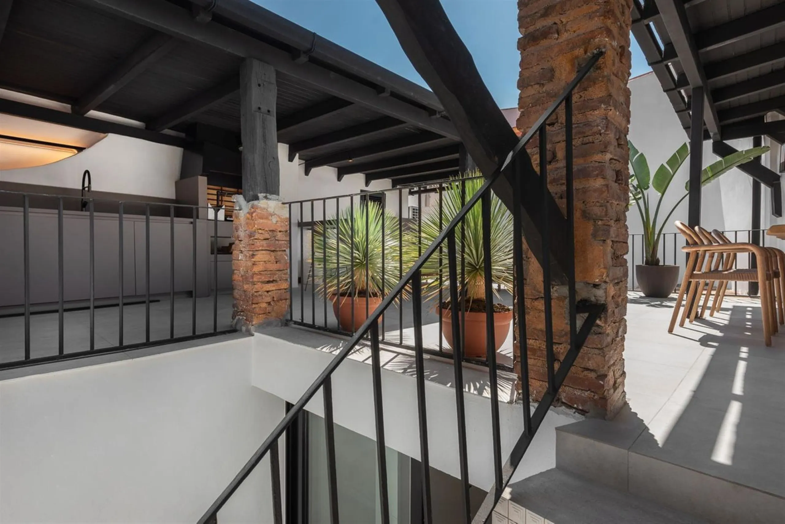 House - Townhouse в продаже в Marbella, Málaga. В доме 5 спален и 6 ванных комнат. Площадь дома 181 м². Площадь участка 118 м²