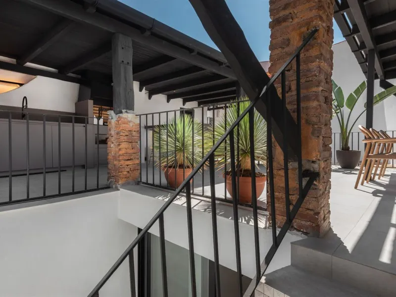 House - Townhouse в продаже в Marbella, Málaga. В доме 5 спален и 6 ванных комнат. Площадь дома 181 м². Площадь участка 118 м²