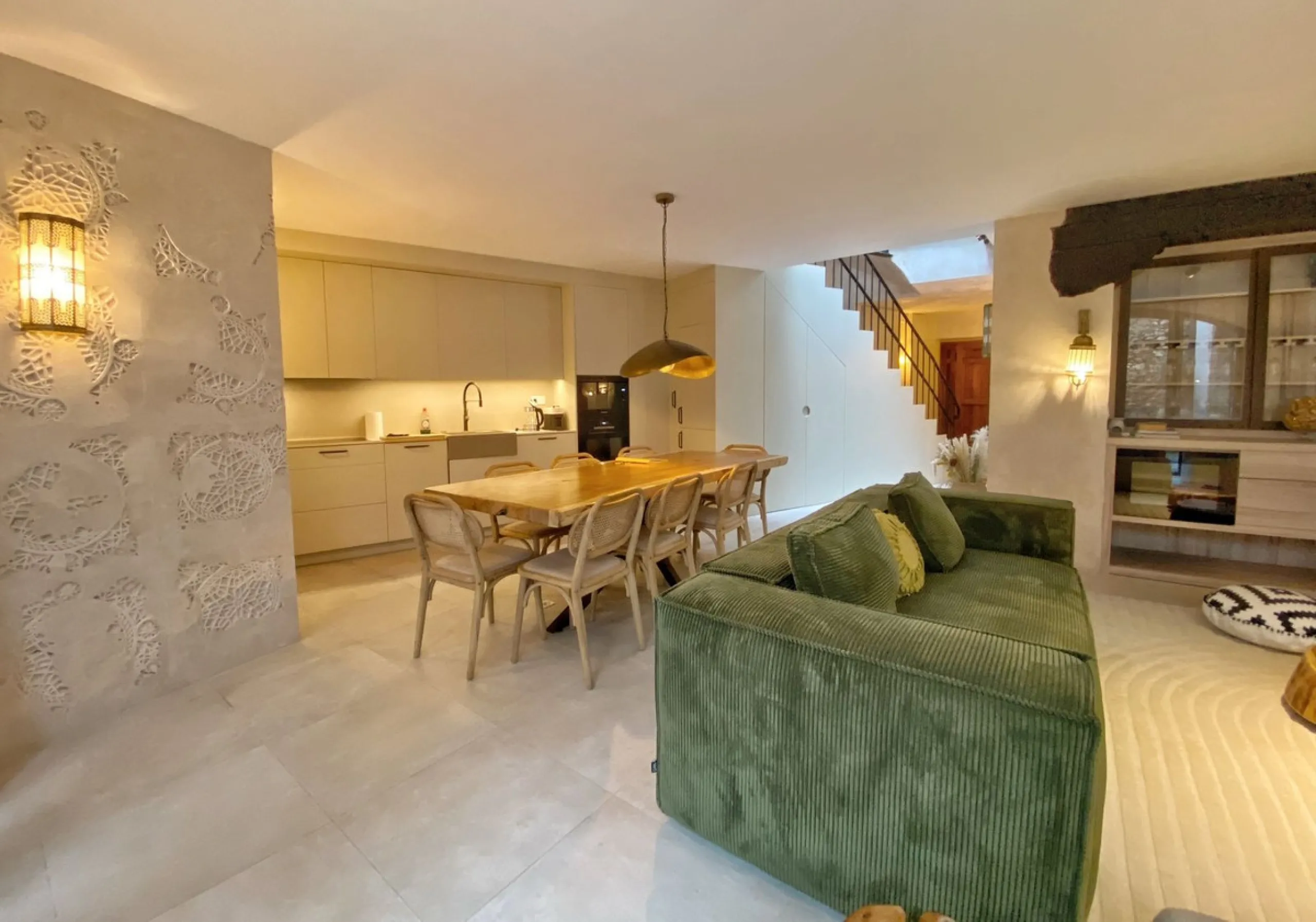 House - Townhouse в продаже в Marbella, Málaga. В доме 5 спален и 6 ванных комнат. Площадь дома 181 м². Площадь участка 118 м²