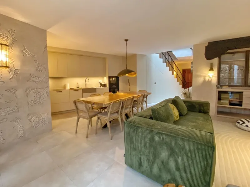 House - Townhouse в продаже в Marbella, Málaga. В доме 5 спален и 6 ванных комнат. Площадь дома 181 м². Площадь участка 118 м²