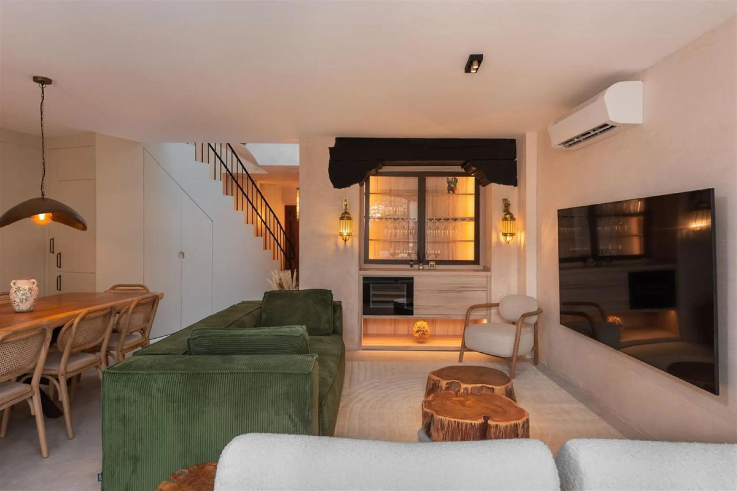 House - Townhouse в продаже в Marbella, Málaga. В доме 5 спален и 6 ванных комнат. Площадь дома 181 м². Площадь участка 118 м²