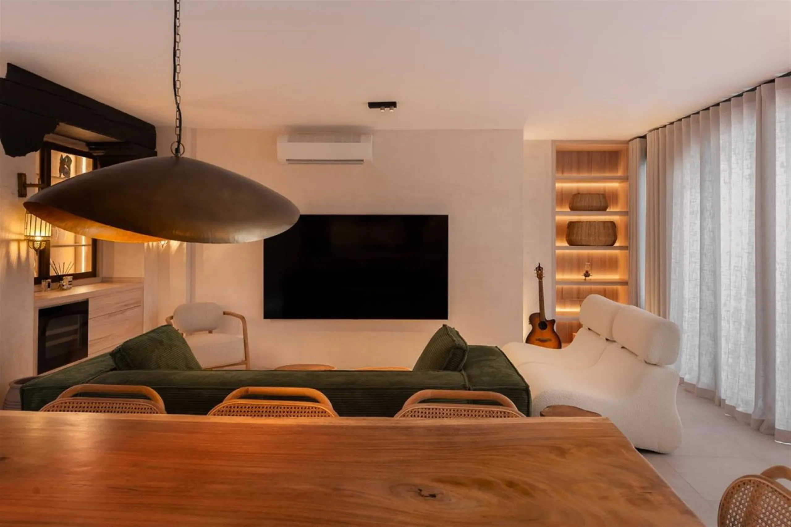 House - Townhouse в продаже в Marbella, Málaga. В доме 5 спален и 6 ванных комнат. Площадь дома 181 м². Площадь участка 118 м²