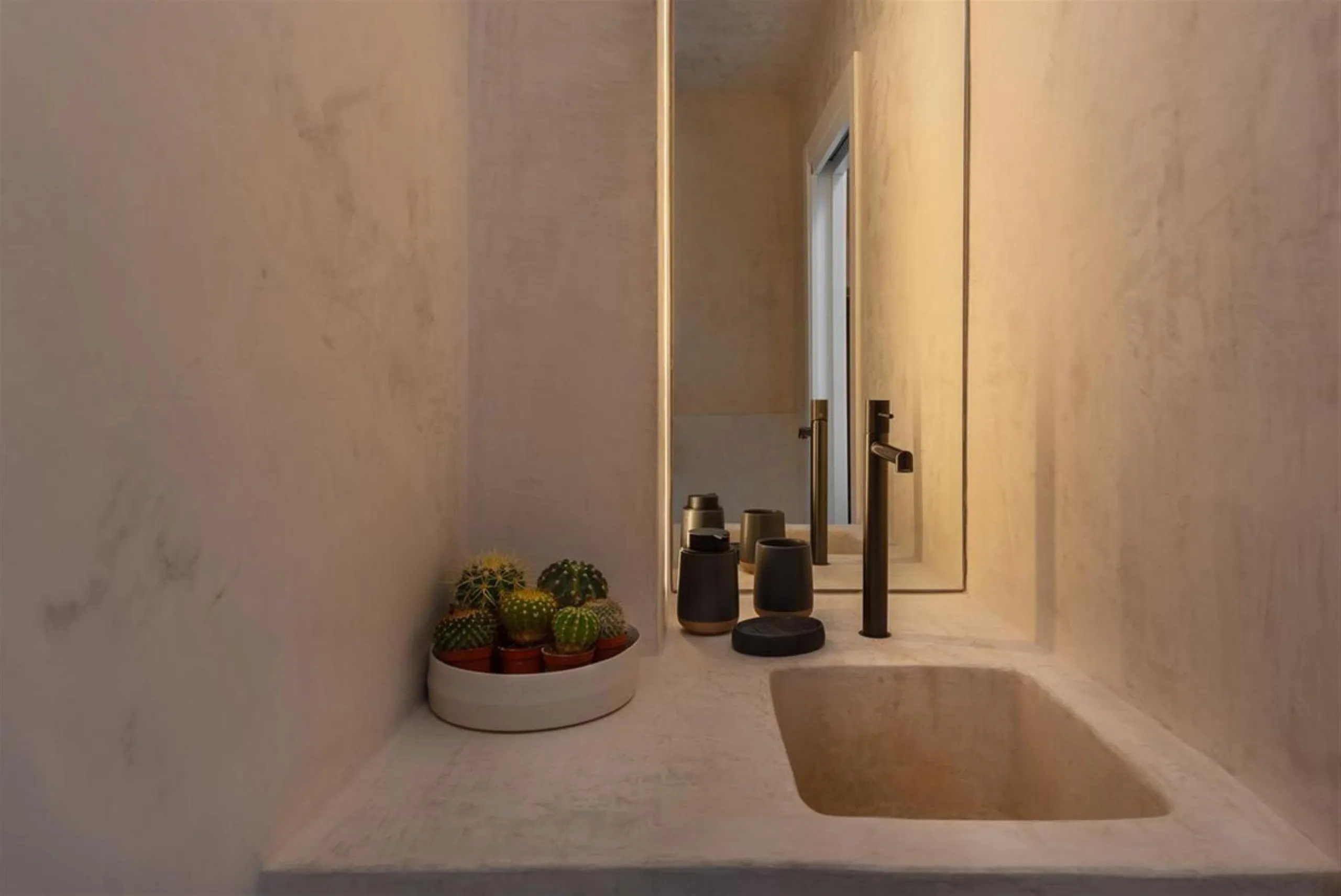 House - Townhouse в продаже в Marbella, Málaga. В доме 5 спален и 6 ванных комнат. Площадь дома 181 м². Площадь участка 118 м²