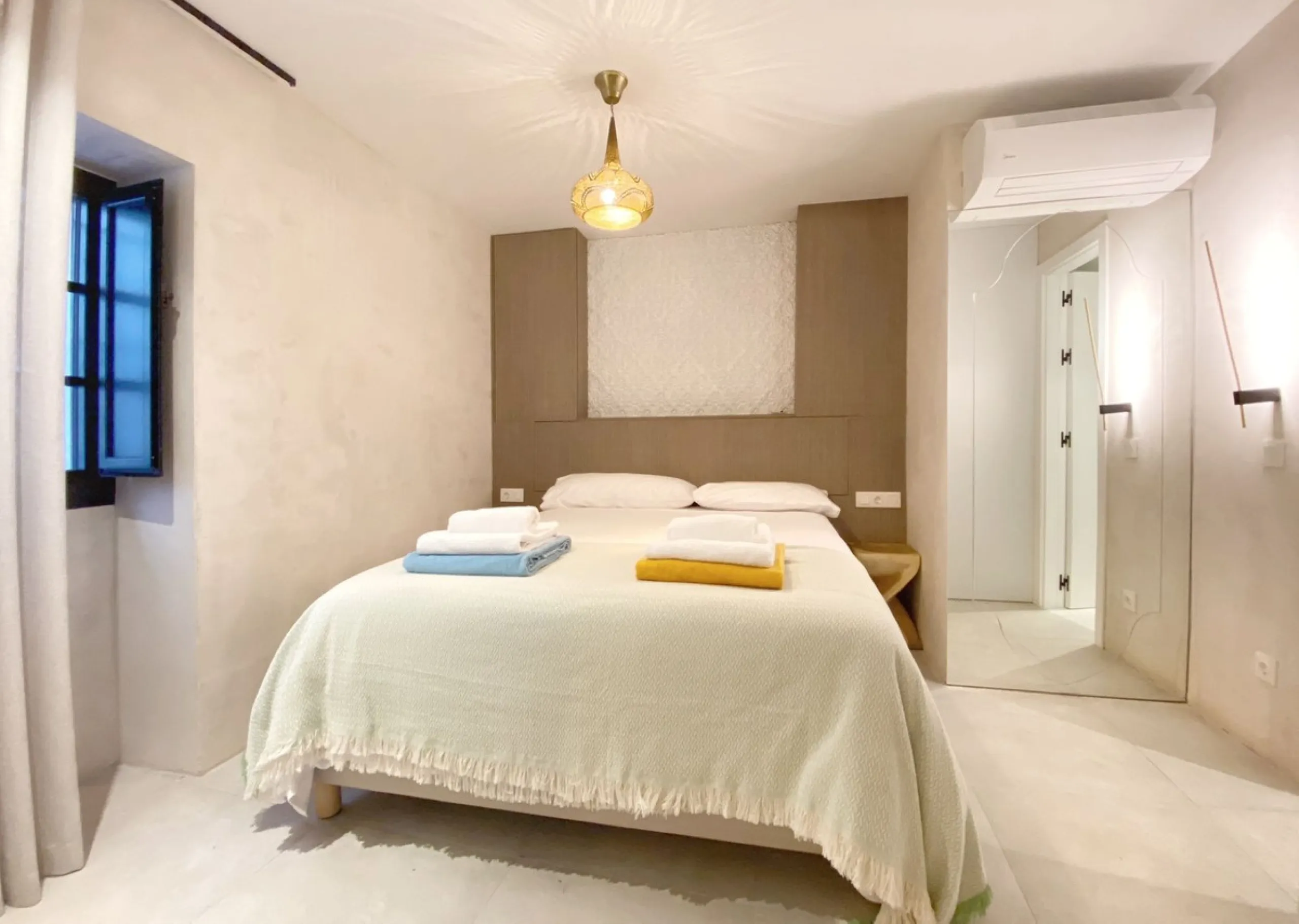 House - Townhouse в продаже в Marbella, Málaga. В доме 5 спален и 6 ванных комнат. Площадь дома 181 м². Площадь участка 118 м²