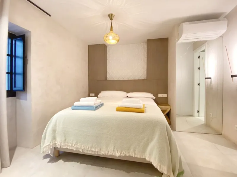 House - Townhouse в продаже в Marbella, Málaga. В доме 5 спален и 6 ванных комнат. Площадь дома 181 м². Площадь участка 118 м²