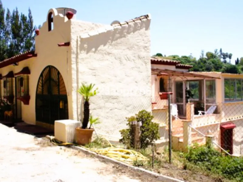 Luxury Renovation Project in Puerto del Almendro, Benahavís. Build your dream villa in the heart of one of the Costa del Sol's most exclusive green oasis.