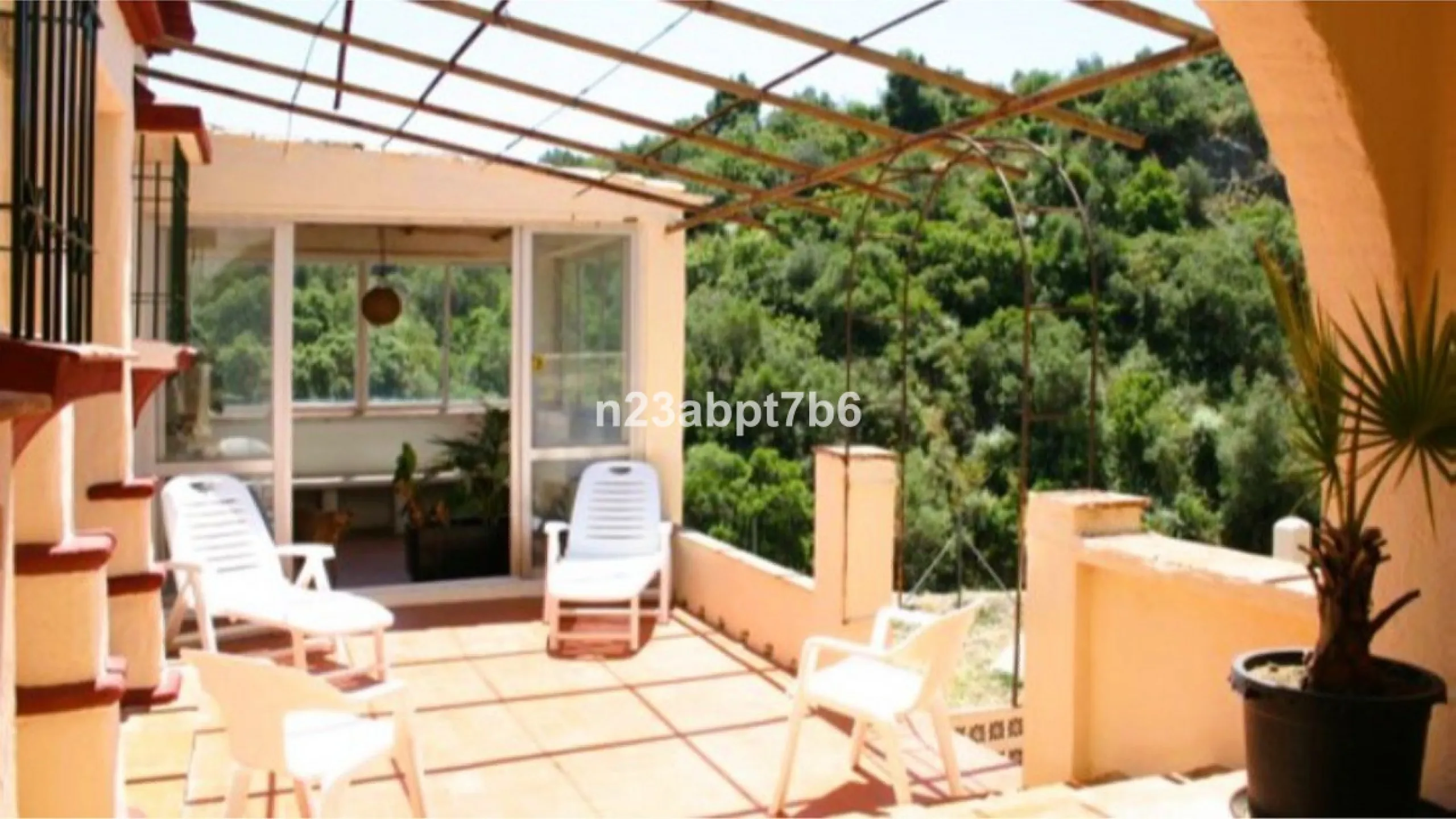 House - Detached Villa в продаже в Puerto de la Torre, Málaga. В доме 2 спален и 2 ванных комнат. Площадь дома 133 м². Площадь участка 5842 м²