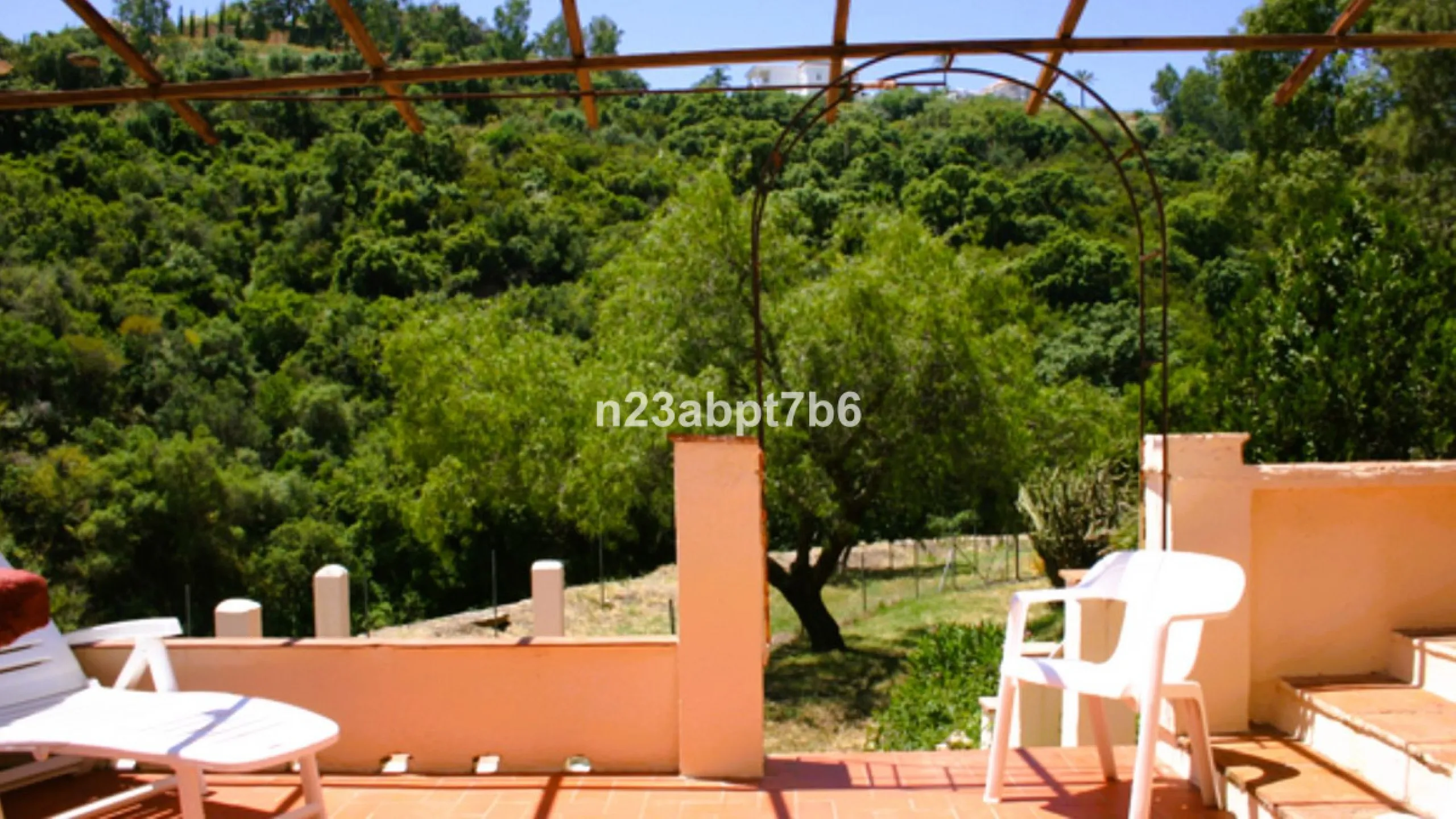 House - Detached Villa в продаже в Puerto de la Torre, Málaga. В доме 2 спален и 2 ванных комнат. Площадь дома 133 м². Площадь участка 5842 м²