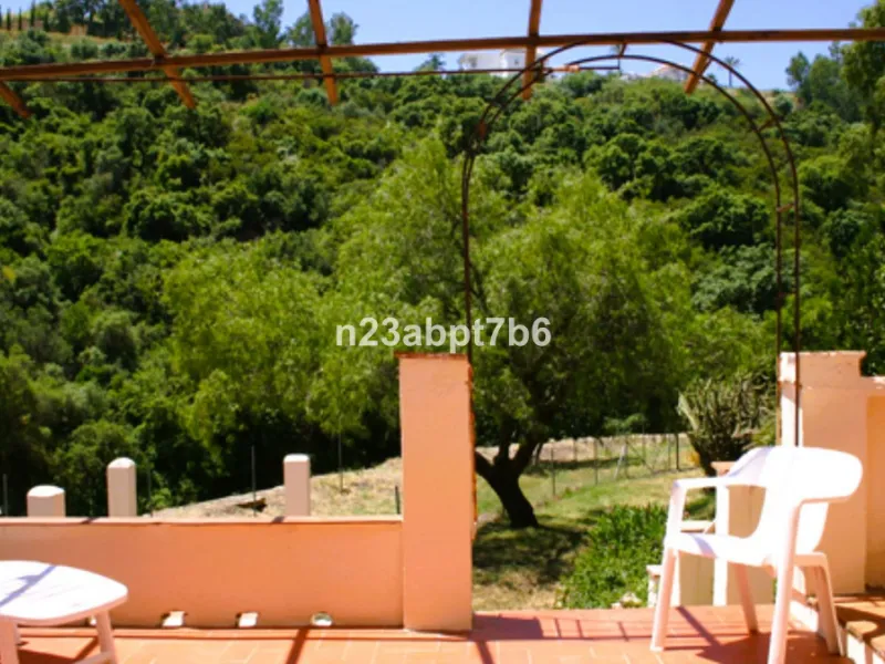 House - Detached Villa в продаже в Puerto de la Torre, Málaga. В доме 2 спален и 2 ванных комнат. Площадь дома 133 м². Площадь участка 5842 м²