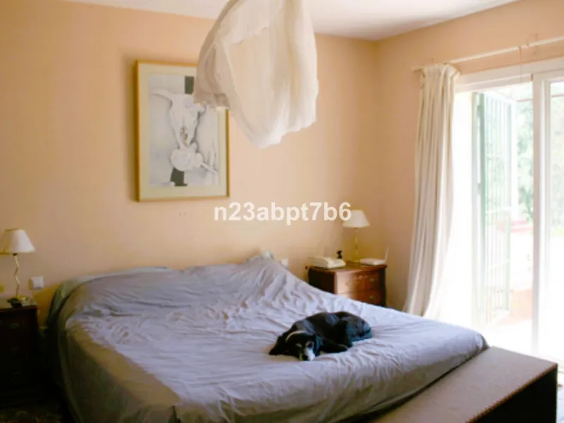 House - Detached Villa в продаже в Puerto de la Torre, Málaga. В доме 2 спален и 2 ванных комнат. Площадь дома 133 м². Площадь участка 5842 м²