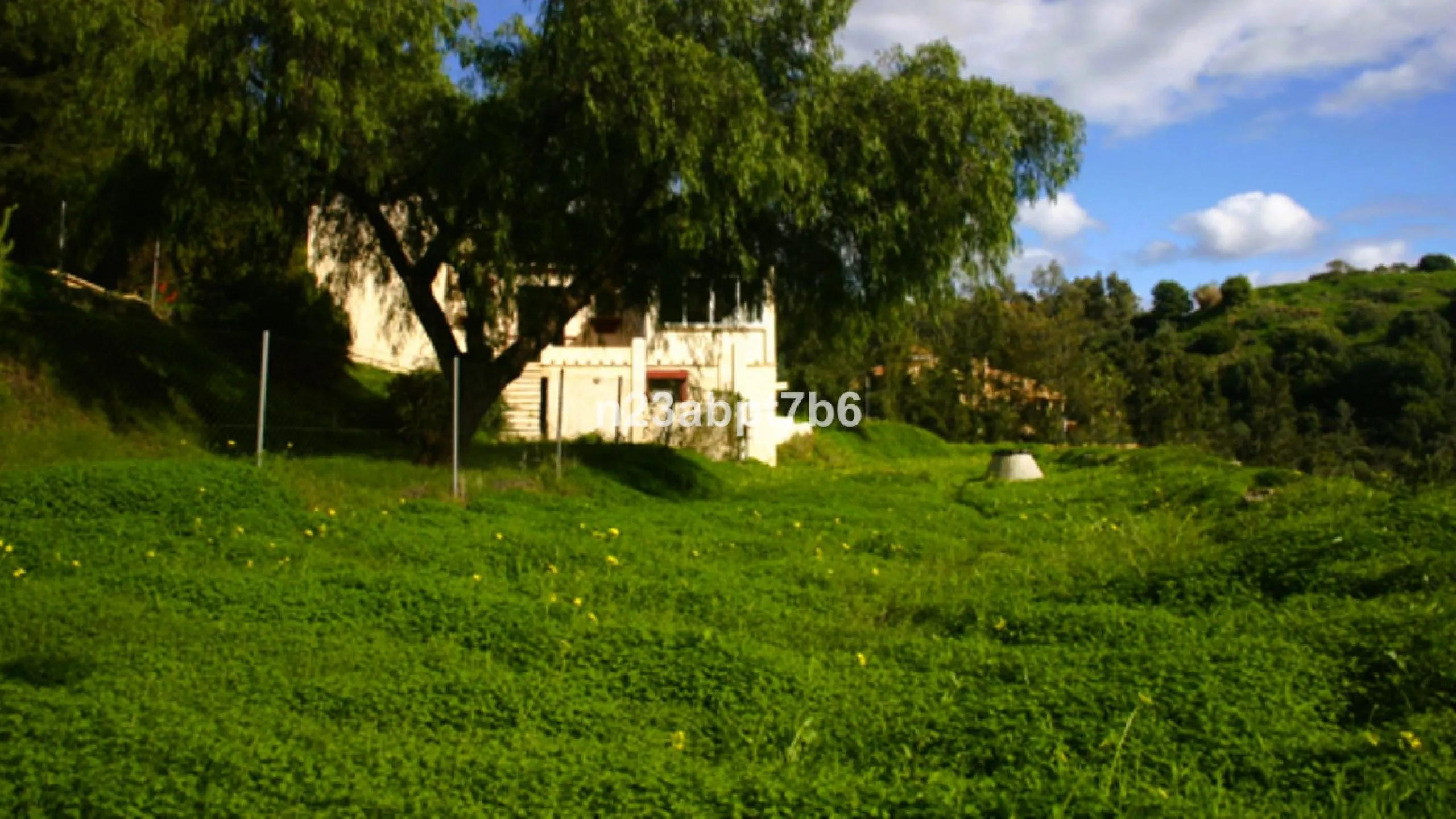 House - Detached Villa в продаже в Puerto de la Torre, Málaga. В доме 2 спален и 2 ванных комнат. Площадь дома 133 м². Площадь участка 5842 м²