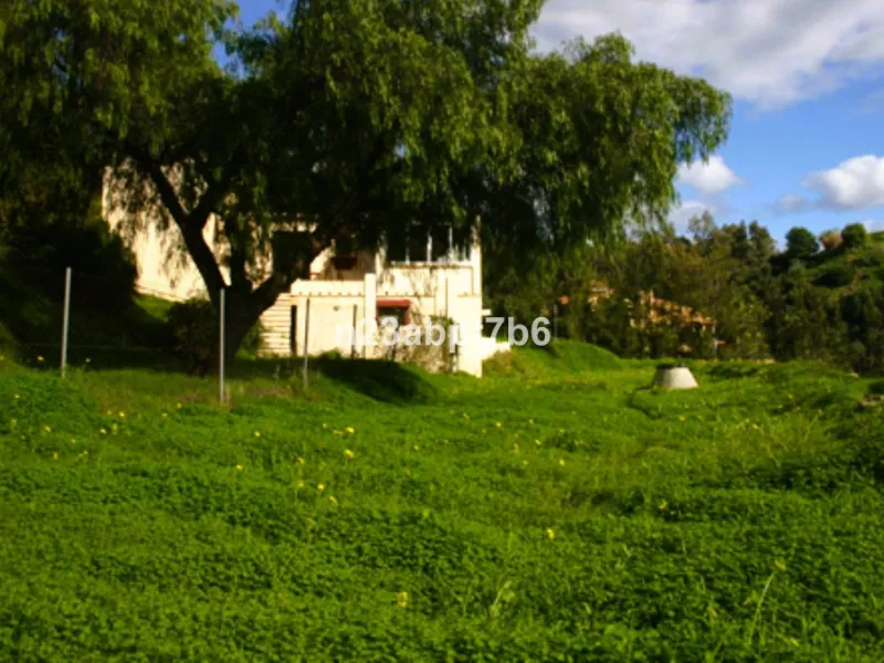 House - Detached Villa в продаже в Puerto de la Torre, Málaga. В доме 2 спален и 2 ванных комнат. Площадь дома 133 м². Площадь участка 5842 м²