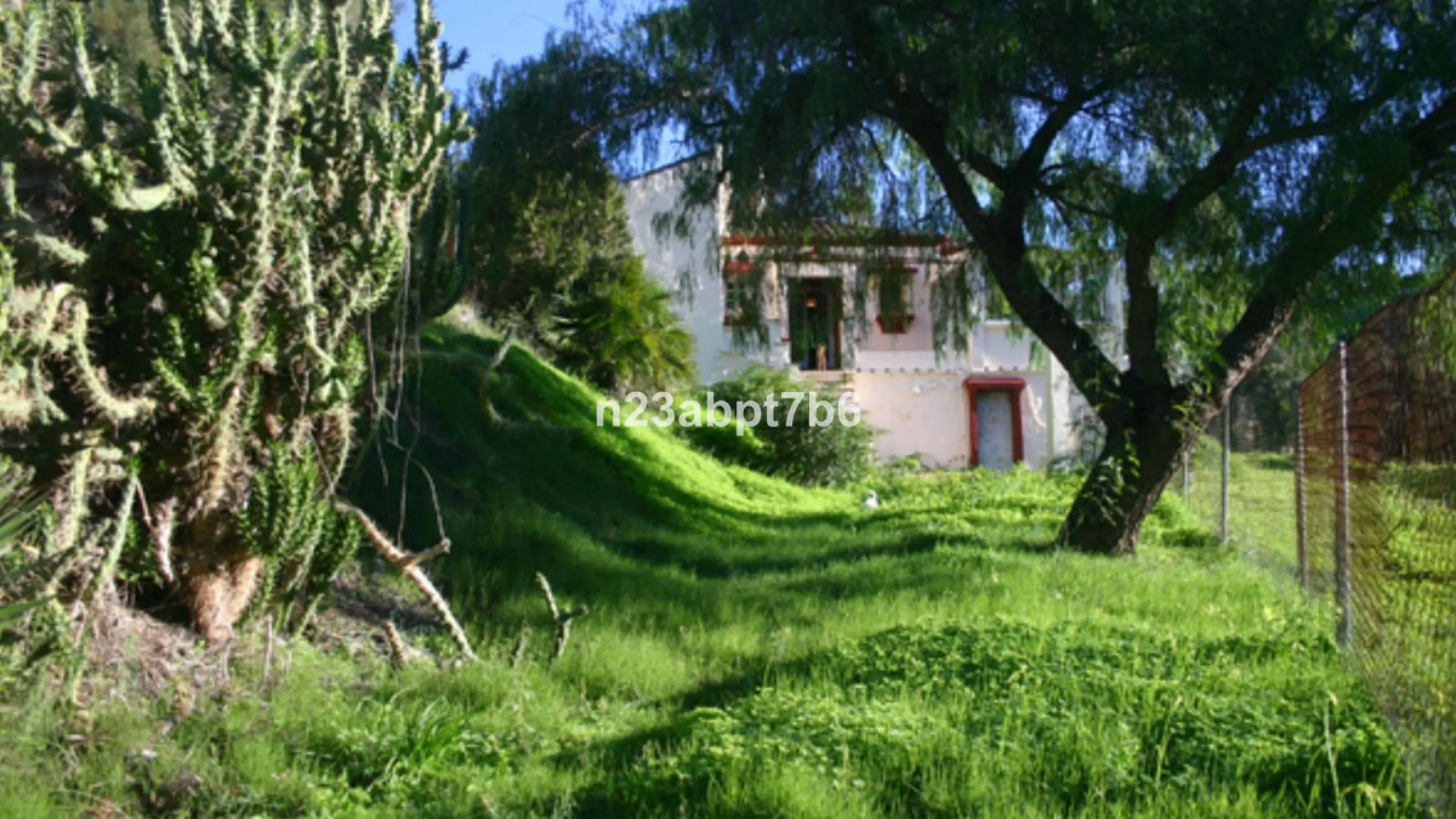 House - Detached Villa в продаже в Puerto de la Torre, Málaga. В доме 2 спален и 2 ванных комнат. Площадь дома 133 м². Площадь участка 5842 м²