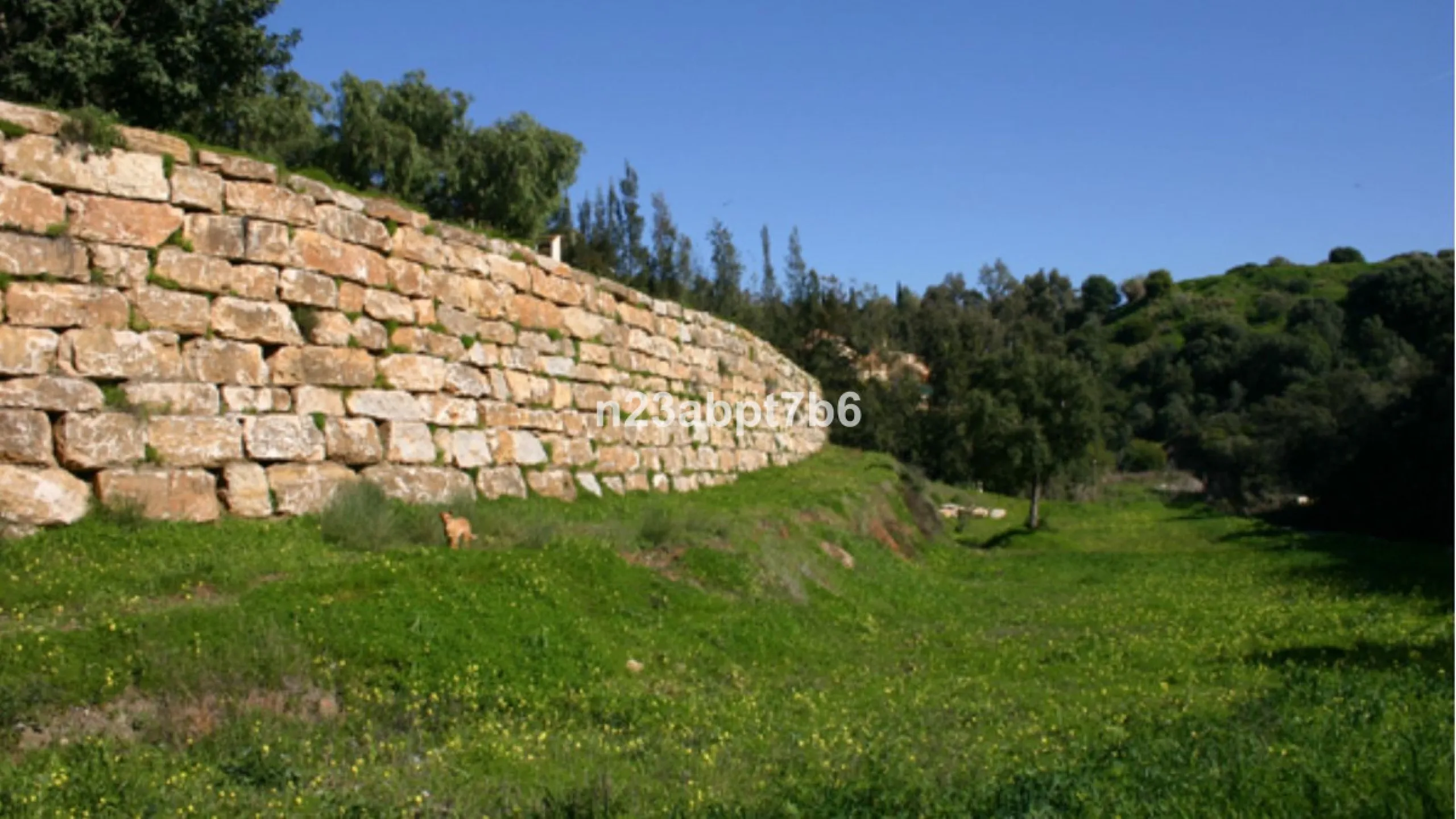 House - Detached Villa в продаже в Puerto de la Torre, Málaga. В доме 2 спален и 2 ванных комнат. Площадь дома 133 м². Площадь участка 5842 м²